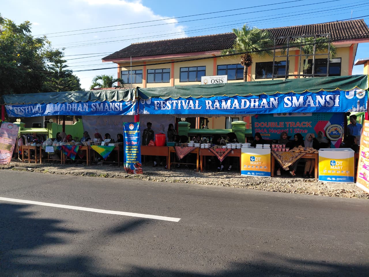 Asah Keterampilan Entrepreneur Siswa, Program Double Track SMAN 1 Sine Gelar Festival Ramadhan 2026