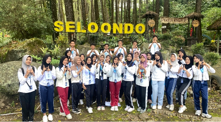DELEGASI OSIS SMA NEGERI 1 SINE IKUTI KEGIATAN HIMO CLEAN UP DAY DI SELO ONDO JOGOROGO