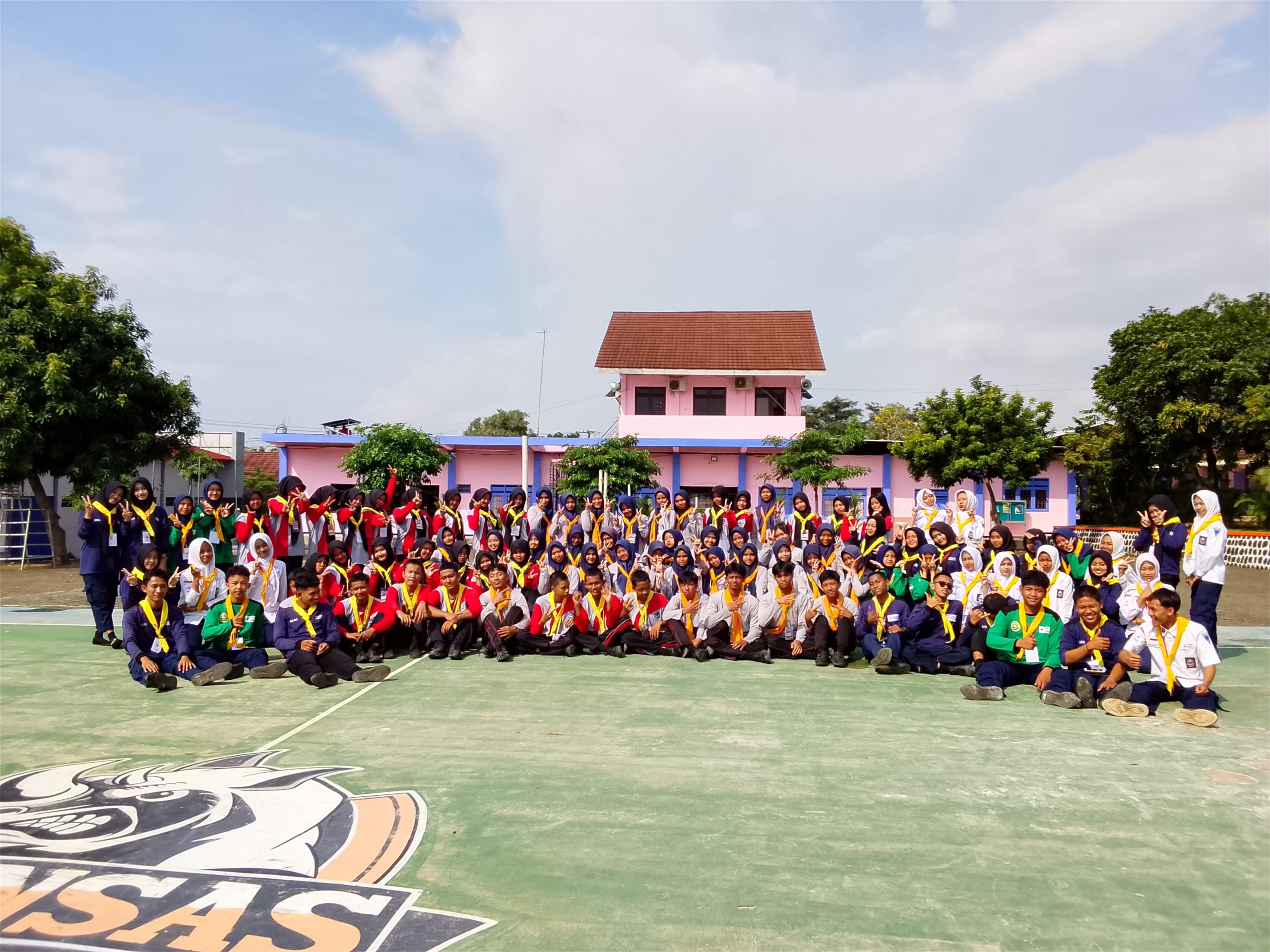 LATIHAN GABUNGAN PMR SMA DAN SMK NEGERI 1 SINE BERLANGSUNG MERIAH DAN PENUH KEAKRABAN